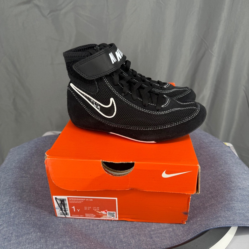 Nike Speedsweep VII GS Wrestling Shoes Kids Size 1Y Black White 366684-001